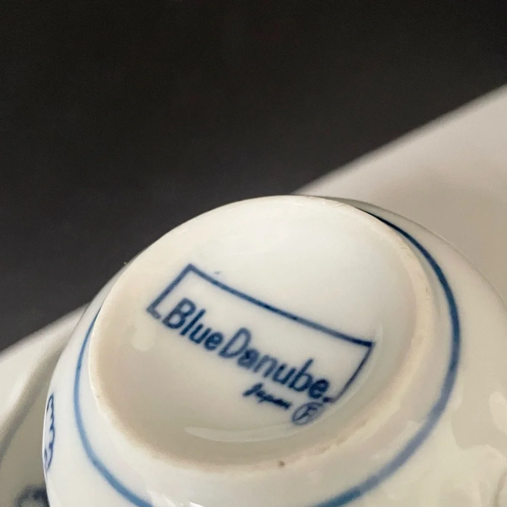 SET of 4 Cup & Saucers - Blue Onion Blue Danube